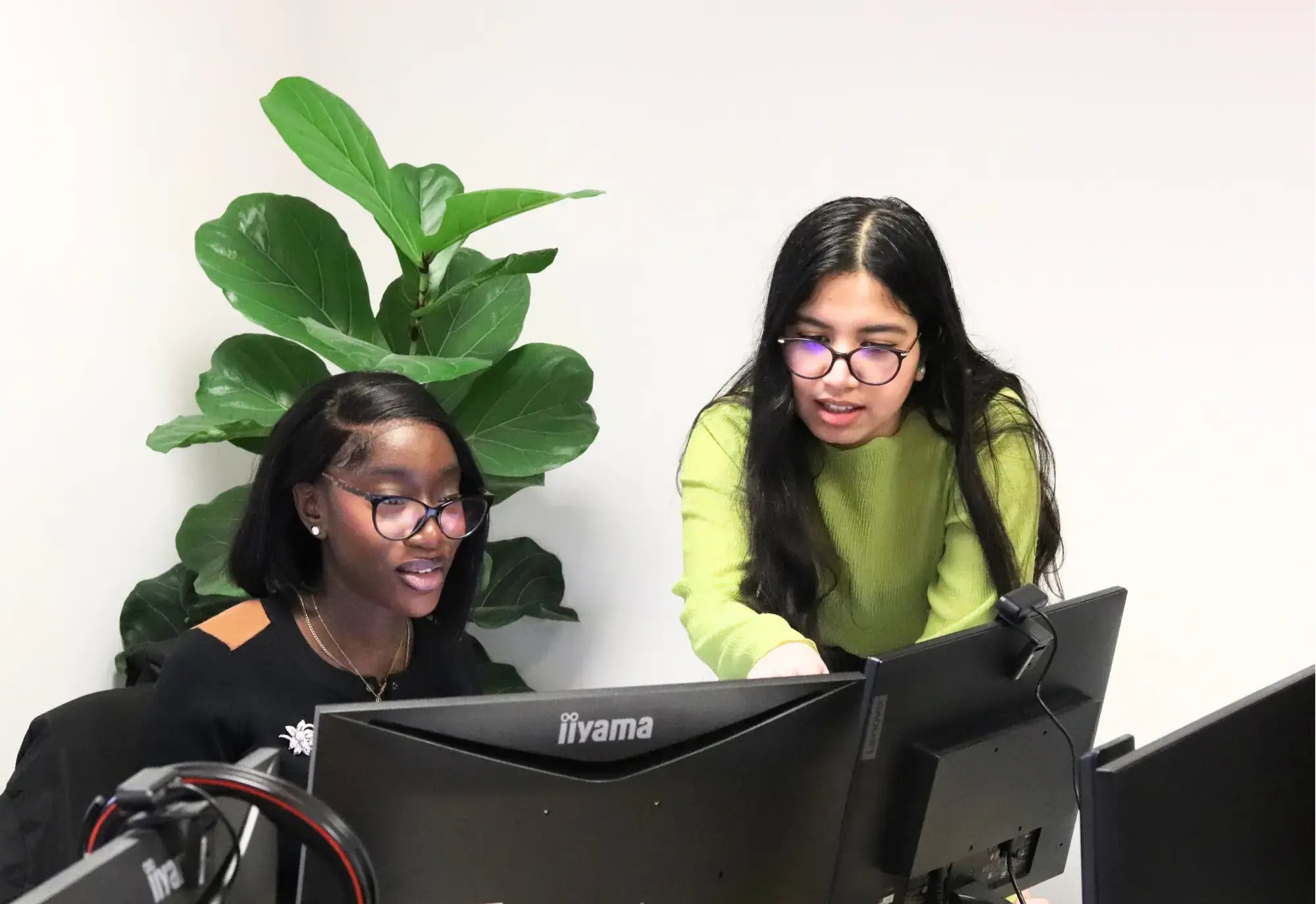 Chelsea and Ayesha at JDR discussing the Google Algorithm
